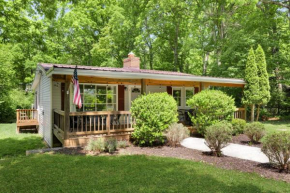 River Access Cabin w Hot Tub, Grill, Firepit, WiFi